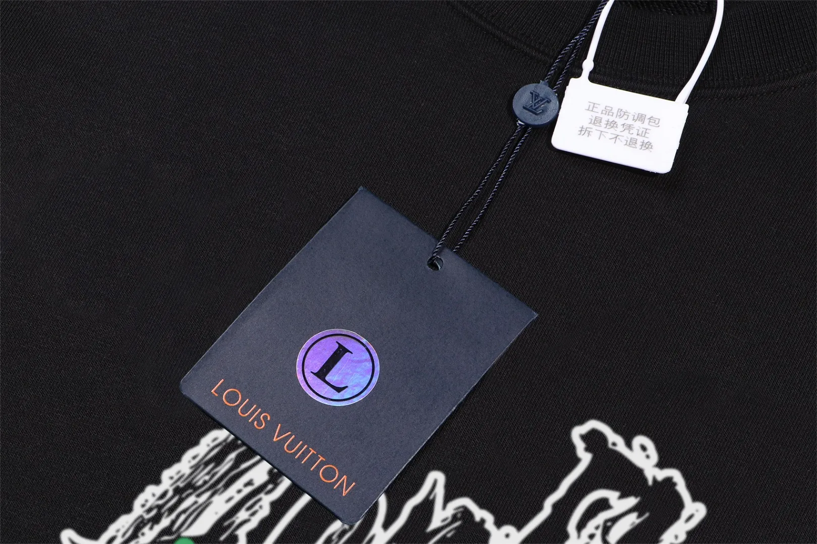 🅿️250 hot style on the shelves🔥❗ 💫〖Louis Vuitton LV〗 Fashionable round neck sweatshirt, casually matched with various styles, it is perfectly handsome😎The whole dress is made of double waistcoats, which makes the whole dress more three-dimensional. Not ordinary factories can do such fine work. The 2025 spring style counters are on sale, exquisite round neck terry sweatshirt, high-end double-strand pure cotton Customized drawstring ribs are dyed in the same vat and are complete with three standards. The chest craftsmanship adopts a simple and elegant pattern on the chest, which is easy to control for any age group! Fit and comfortable! Customized thickened 440g terry sweatshirt fabric, soft and comfortable to the touch, with a three-dimensional shape! 🙌🏻 It’s also very breathable, so it’s a versatile style that can be worn with any outfit! ✔Color: Black White Apricot Size: S M L XL 2XL